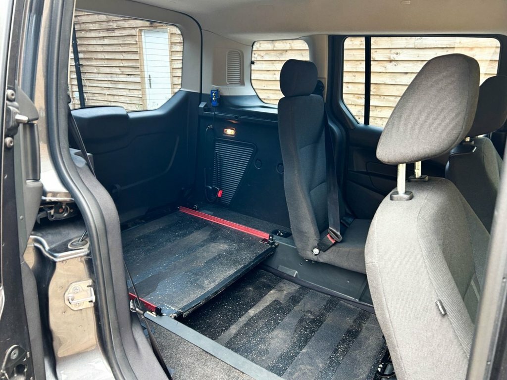 Ford Tourneo Connect Titanium White #20