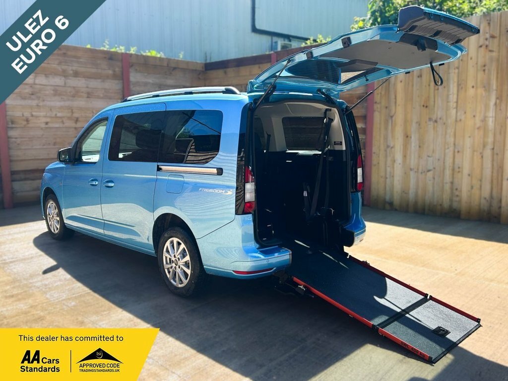 Ford Grand Tourneo Connect 2L Titanium Blue