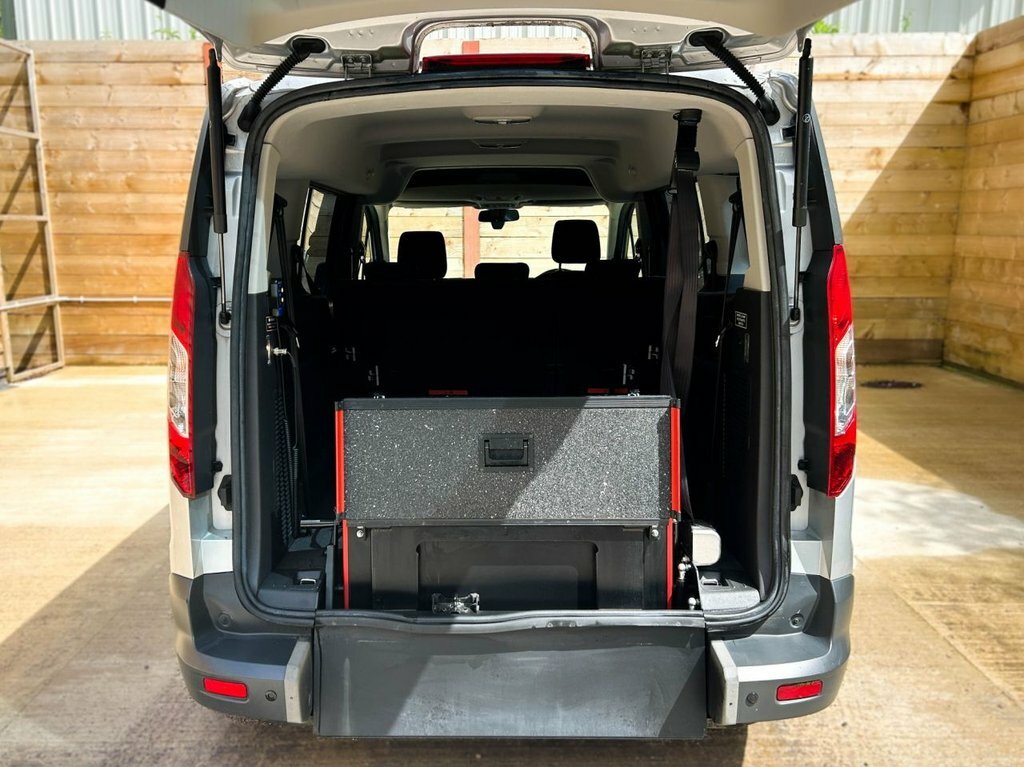 Ford Grand Tourneo Connect 1.5L Zetec Silver #2