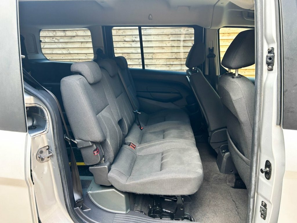 Ford Grand Tourneo Connect 1.5L Zetec Silver #5