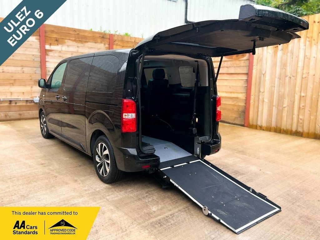Citroen SpaceTourer 2L Flair M Black