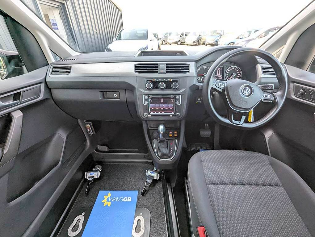 Volkswagen Caddy Life Mpv Red #10