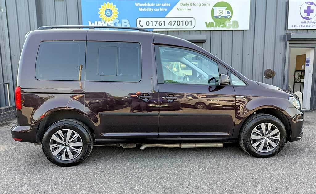 Volkswagen Caddy Life Mpv Red #9