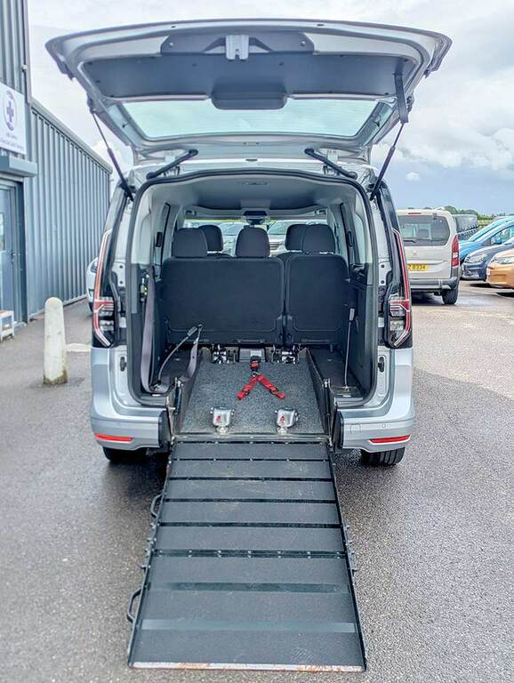 Volkswagen Caddy Maxi Life 2L Null Red #8