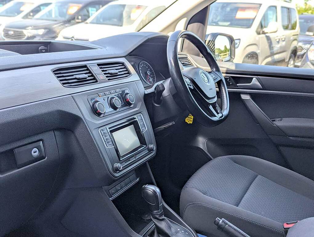 Volkswagen Caddy Life 2.0 Tdi Dsg Green #11