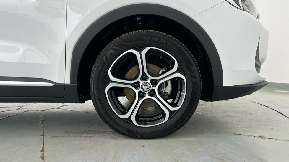 MG ZS Se White #5