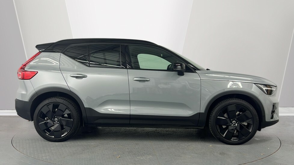 Volvo EX40 185Kw Ext Range Plus Black Editon 78Kwh Grey #3