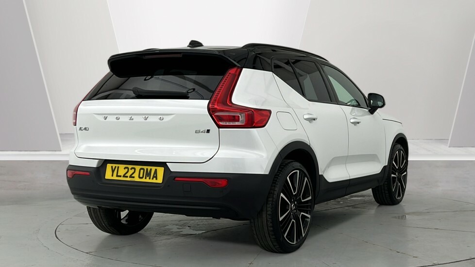 Volvo XC40 R-design Pro, B4 Awd Mild Hybrid YL22OMA White #2