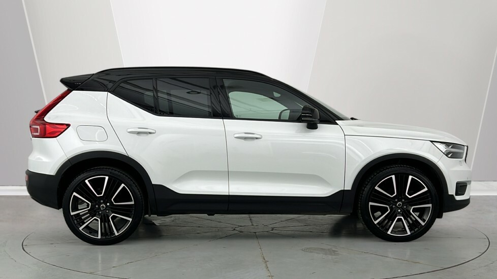 Volvo XC40 R-design Pro, B4 Awd Mild Hybrid YL22OMA White #3