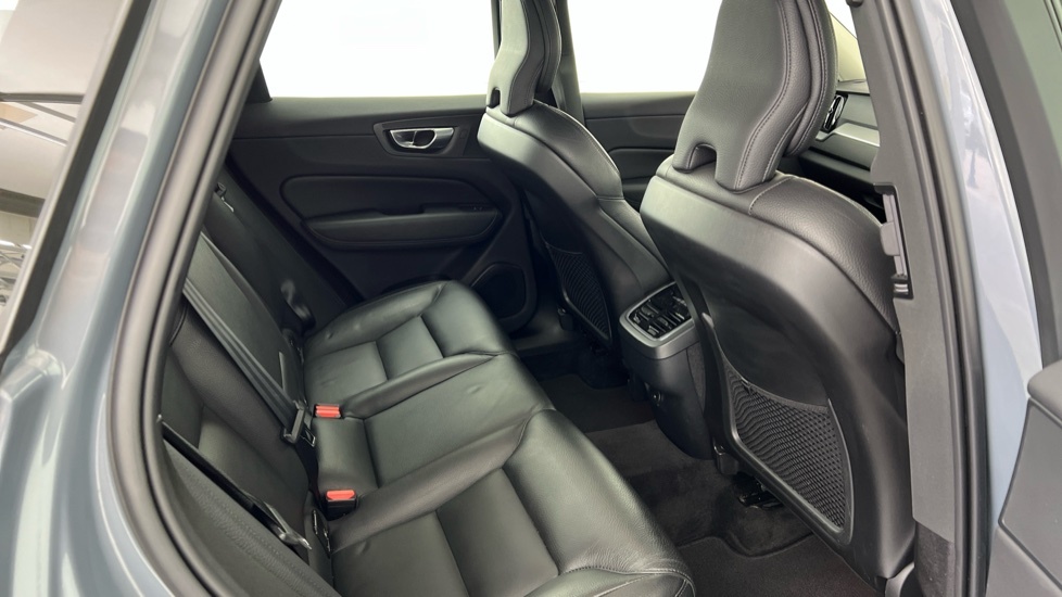 Volvo XC60 Plus, B4 Mild Hybrid, Dark YY72XSL Grey #6