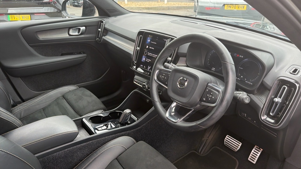 Volvo XC40 Recharge R-design Pro, T5 Plug-in Hybrid NA22LWV Black #4