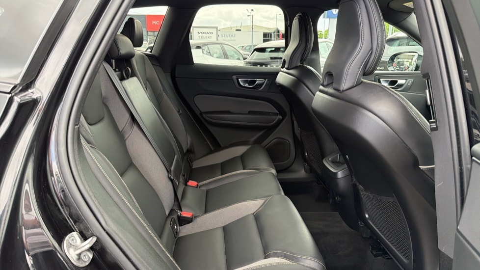 Volvo XC60 R-design, B4 Awd Mild Hybrid FT71DFU Black #6