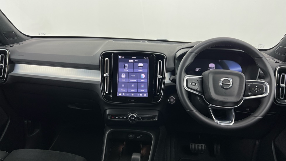 Volvo XC40 Plus, B3 Mild Hybrid, Dark OW75UAE White #5
