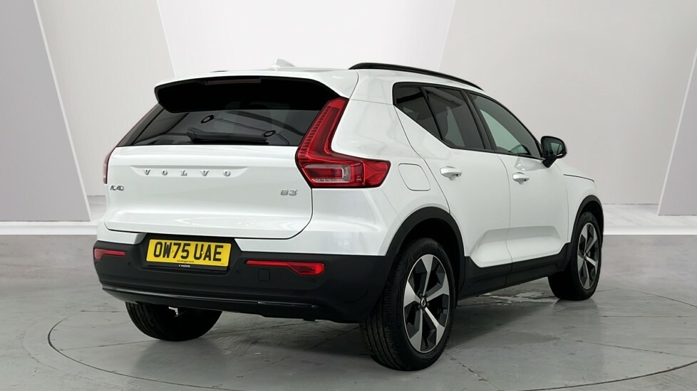 Volvo XC40 Plus, B3 Mild Hybrid, Dark OW75UAE White #2