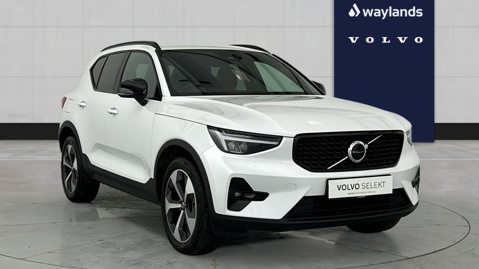 Volvo XC40 Plus, B3 Mild Hybrid, Dark White