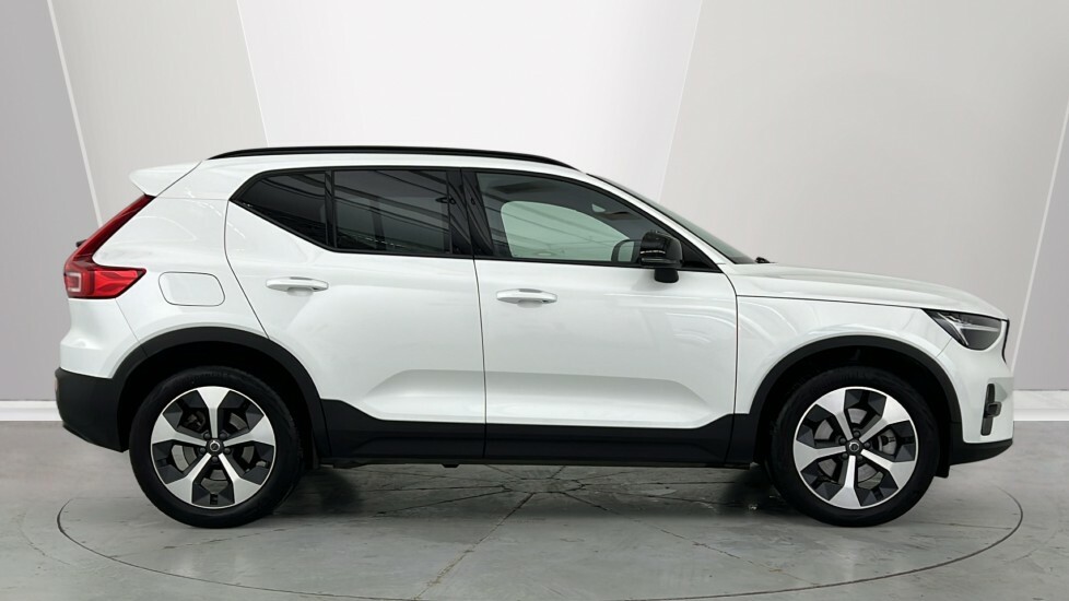 Volvo XC40 Plus, B3 Mild Hybrid, Dark OW75UAE White #3