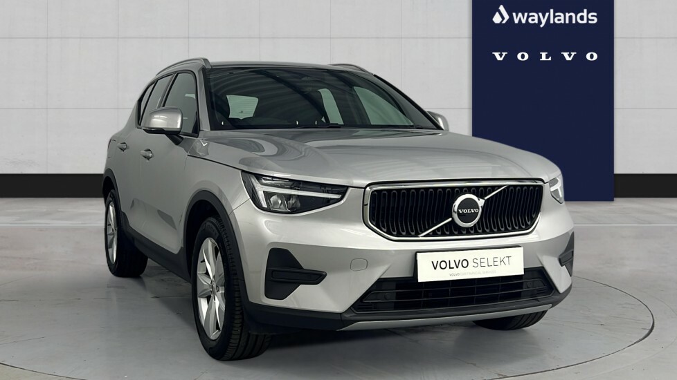 Volvo XC40 Core, B3 Mild Hybrid, Silver