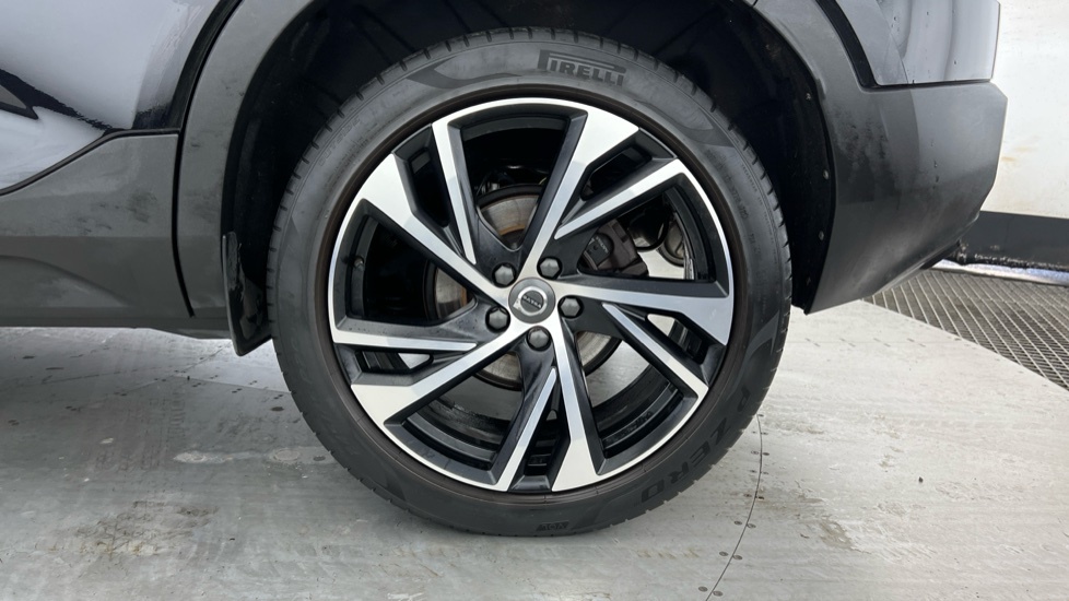 Volvo XC40 1.5 T3 163 R Design Pro Geartronic VK22KVL Black #4