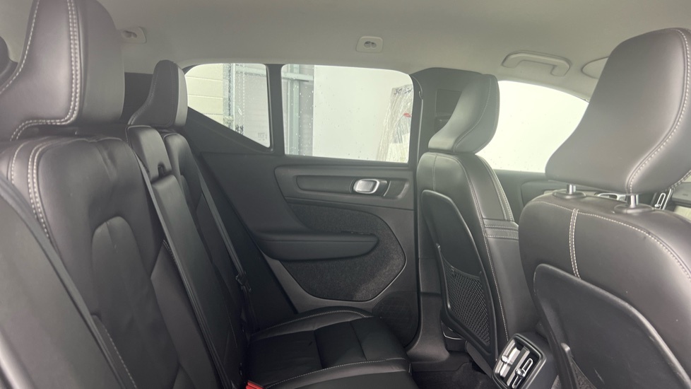 Volvo XC40 Plus, B3 Mild Hybrid, Dark OE23HNZ #6