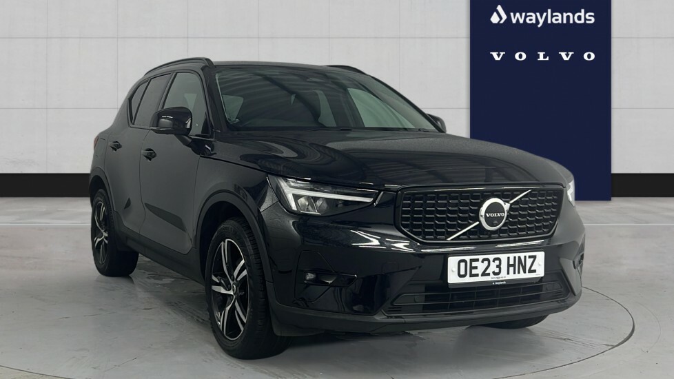 Volvo XC40 Plus, B3 Mild Hybrid, Dark OE23HNZ
