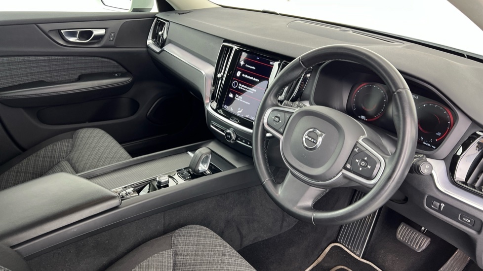 Volvo V60 Momentum, B3 Mild Hybrid White #4