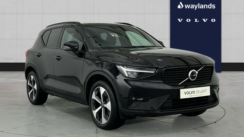 Volvo XC40 Plus, B4 Mild Hybrid, Dark Black