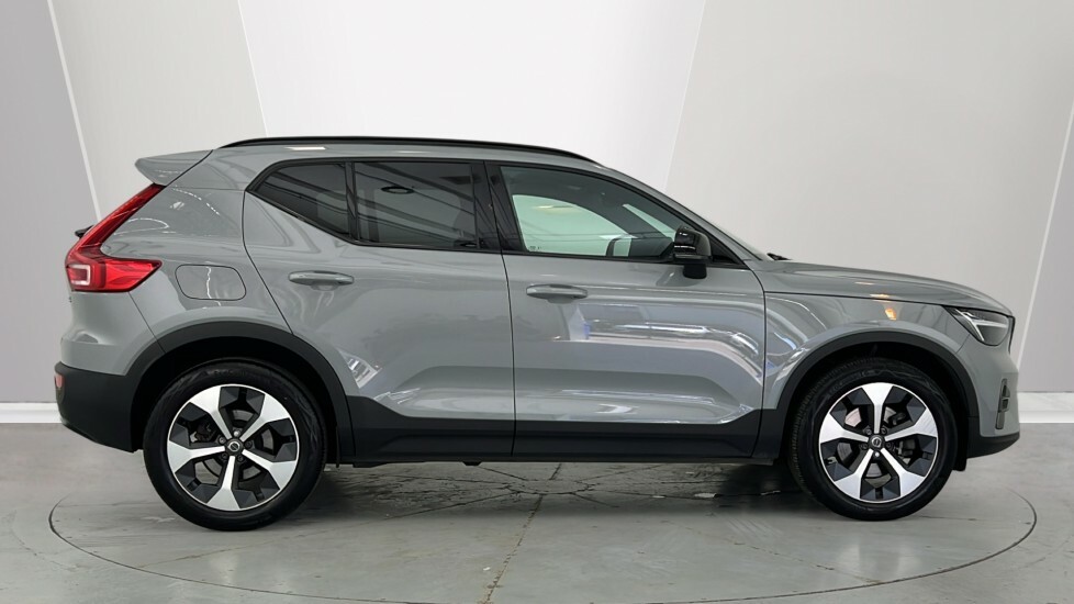 Volvo XC40 Plus, B4 Mild Hybrid, Dark RF25GZJ Grey #3