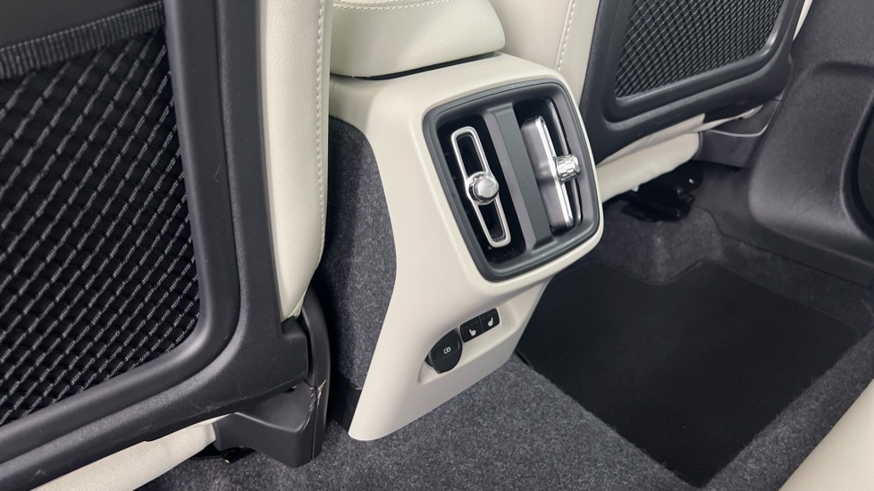 Volvo XC40 2.0 B3p Plus Dark  #50