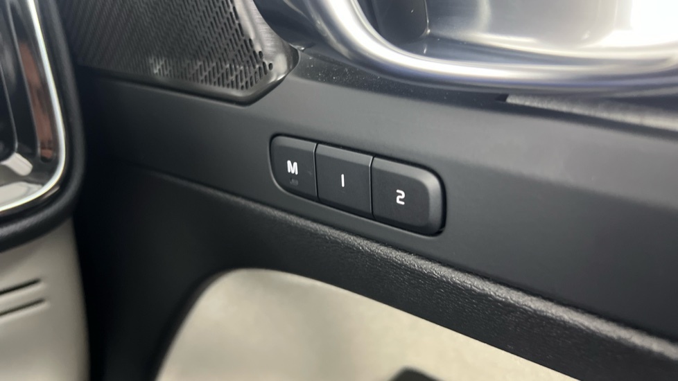 Volvo XC40 2.0 B3p Plus Dark  #44