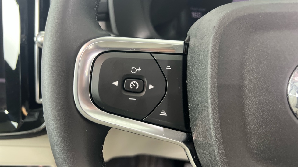 Volvo XC40 2.0 B3p Plus Dark  #19
