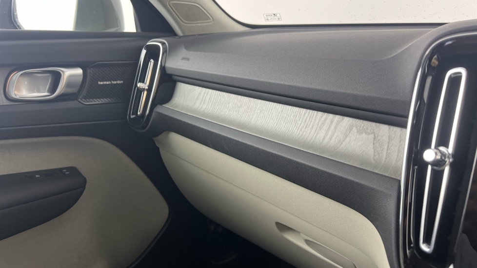 Volvo XC40 2.0 B3p Plus Dark  #40