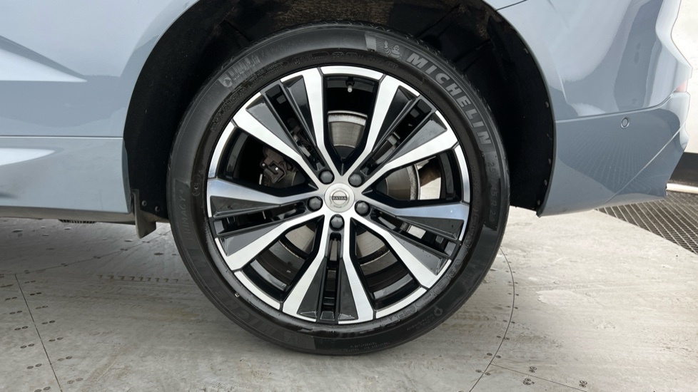 Volvo XC60 Plus, B4 Mild Hybrid, Dark RE23KCX Grey #4