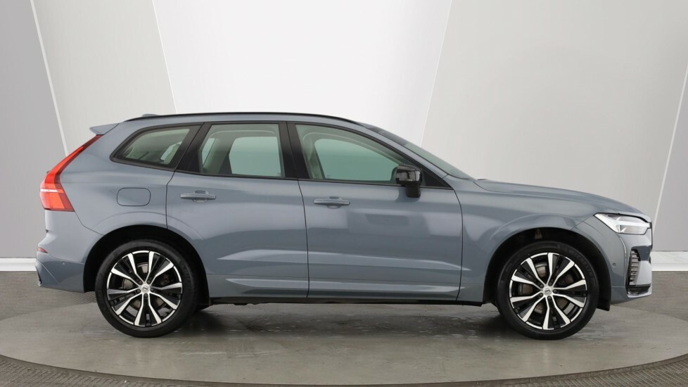 Volvo XC60 Plus, B4 Mild Hybrid, Dark RE23KCX Grey #2