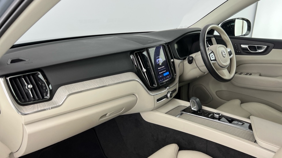 Volvo XC60 Plus, B4 Mild Hybrid, Dark RE23KCX Grey #6