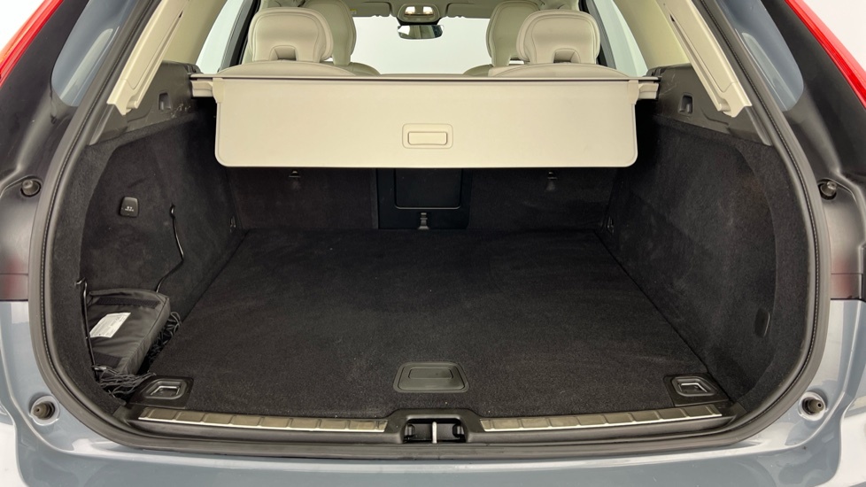 Volvo XC60 Plus, B4 Mild Hybrid, Dark RE23KCX Grey #5