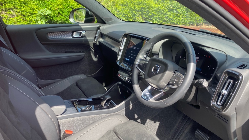 Volvo XC40 Plus, B4 Mild Hybrid, Dark YR24JEO Red #4