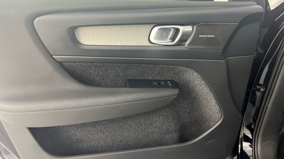Volvo XC40 B4 P Plus Dark Park Camera, Heated Seats, Apple  #41