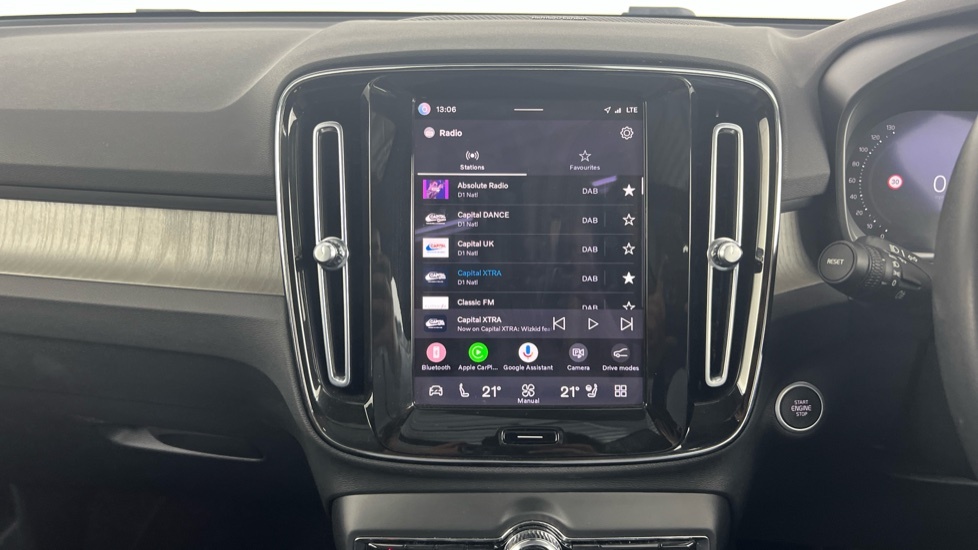 Volvo XC40 B4 P Plus Dark Park Camera, Heated Seats, Apple  #71