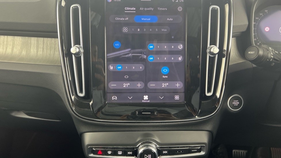 Volvo XC40 B4 P Plus Dark Park Camera, Heated Seats, Apple  #66