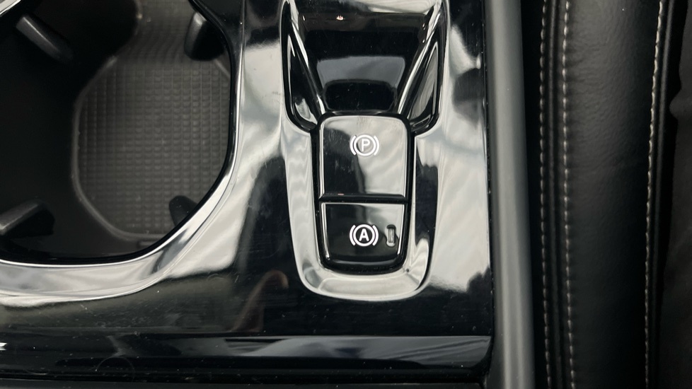 Volvo XC40 B4 P Plus Dark Park Camera, Heated Seats, Apple  #67