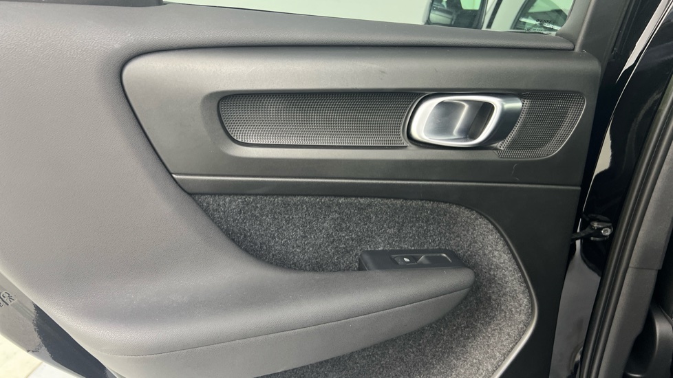 Volvo XC40 B4 P Plus Dark Park Camera, Heated Seats, Apple  #49