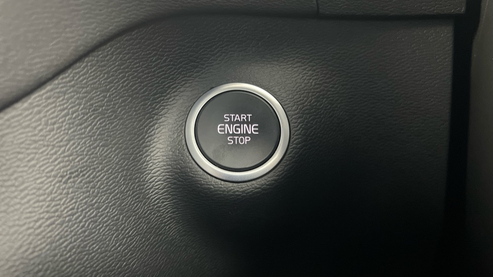 Volvo XC40 B4 P Plus Dark Park Camera, Heated Seats, Apple  #27