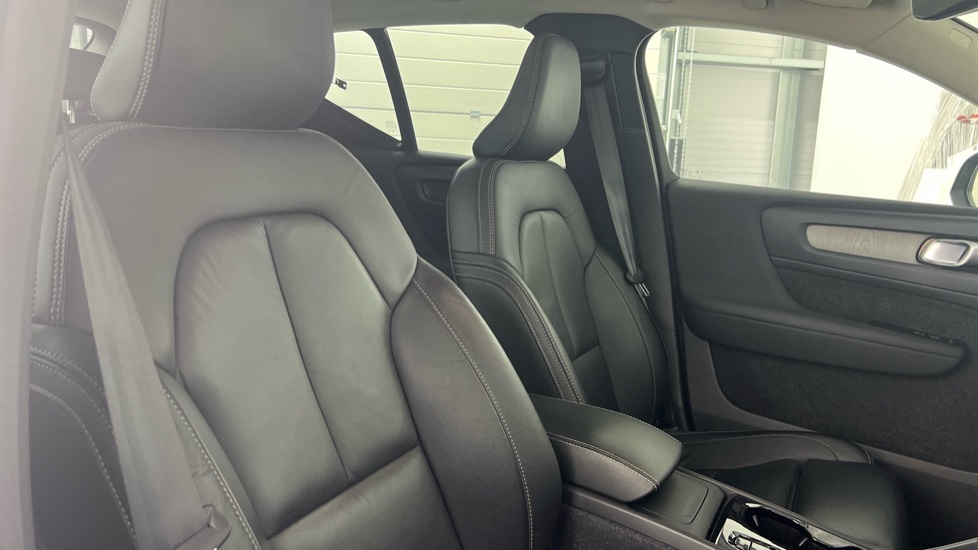 Volvo XC40 B4 P Plus Dark Park Camera, Heated Seats, Apple  #60