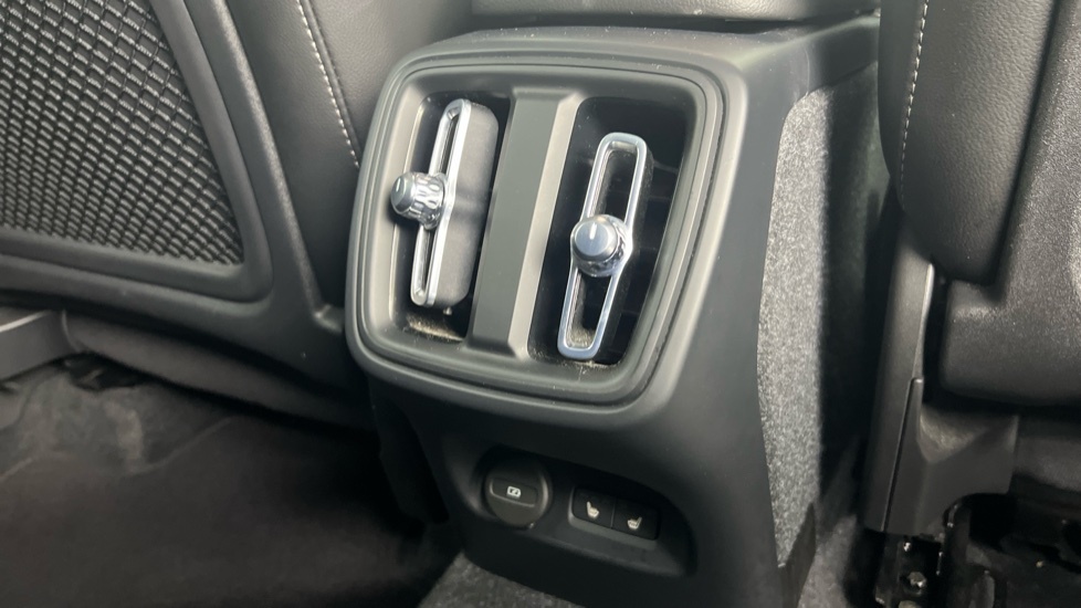 Volvo XC40 B4 P Plus Dark Park Camera, Heated Seats, Apple  #14