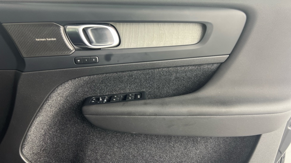 Volvo XC40 B4 P Plus Dark Park Camera, Heated Seats, Apple  #29