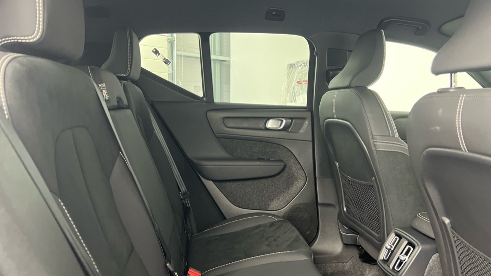 Volvo XC40 Plus, B4 Mild Hybrid, Dark RJ25HHB Grey #6