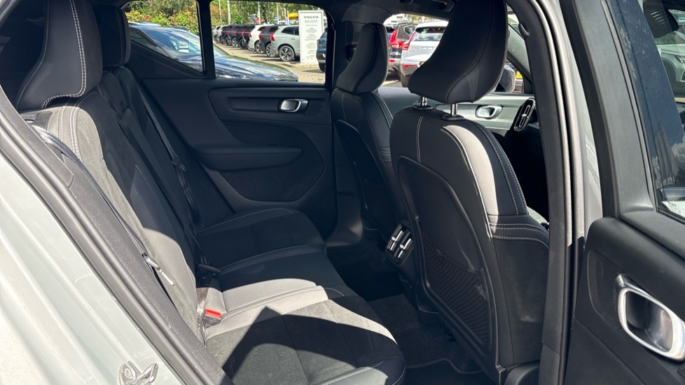 Volvo XC40 Plus, B4 Mild Hybrid, Dark RV74FHX Grey #6