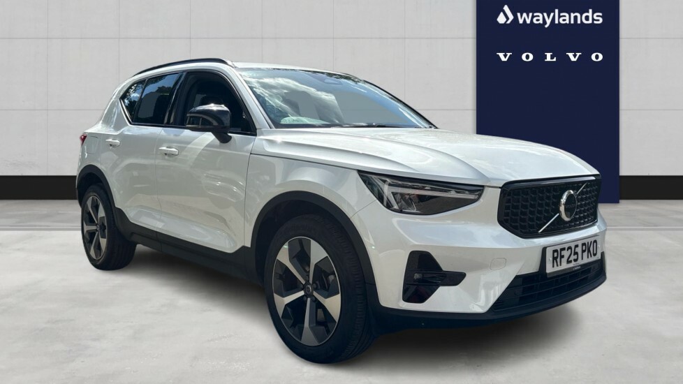 Volvo XC40 Plus, B4 Mild Hybrid, Dark White