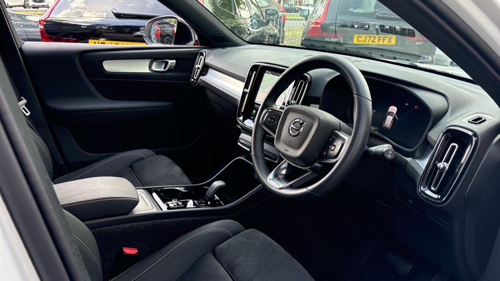 Volvo XC40 Plus, B4 Mild Hybrid, Dark RF25PKO White #4