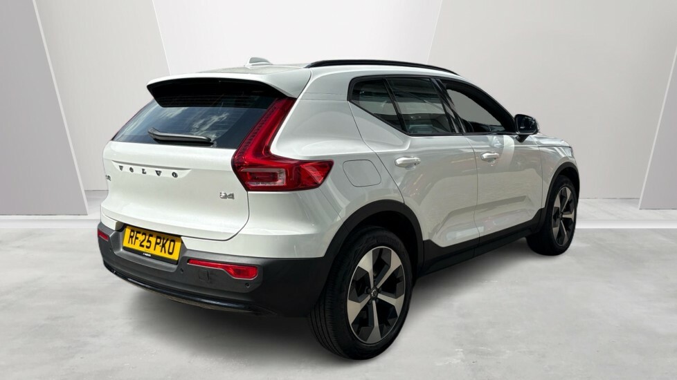 Volvo XC40 Plus, B4 Mild Hybrid, Dark RF25PKO White #2
